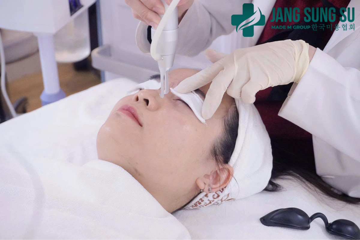 Laser Fractional CO2 được dùng cho người có da lão hóa, nhiều nếp nhăn Laser Fractional CO2 được dùng cho người có da lão hóa, nhiều nếp nhăn